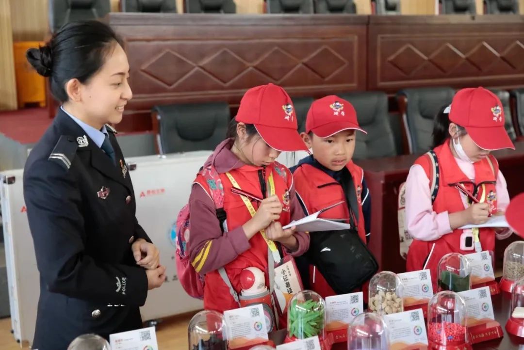 小记者出去研学,小记者10月1日外出研学活动