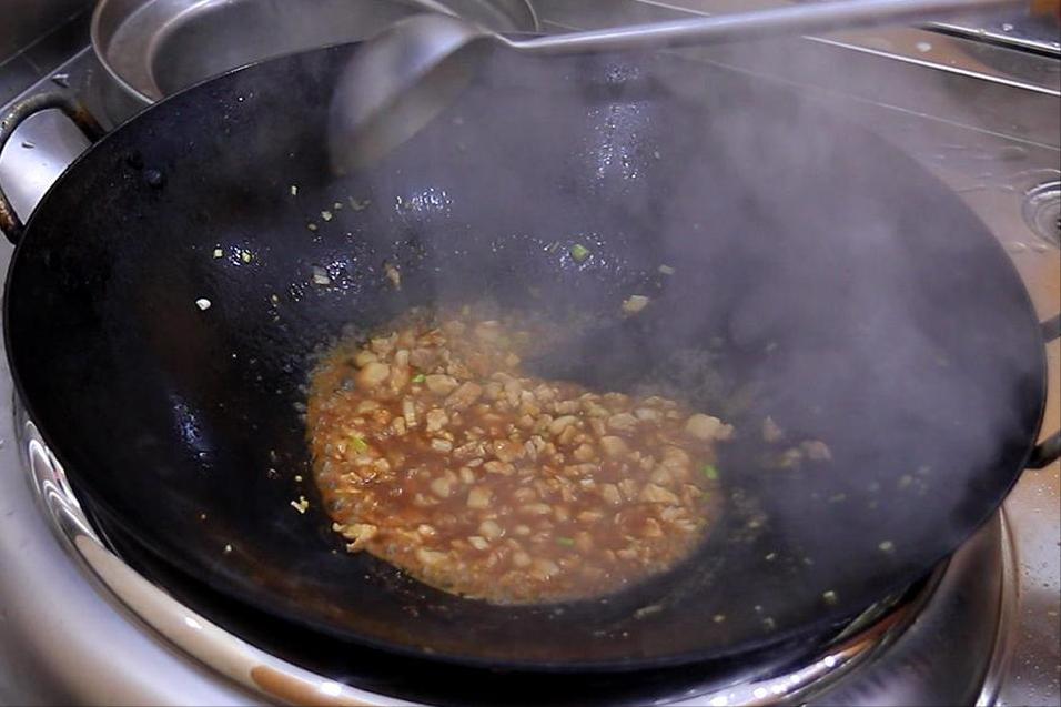 大豆含钙量多还是牛奶含钙量多,补充钙质和吃一点含钙高的食物