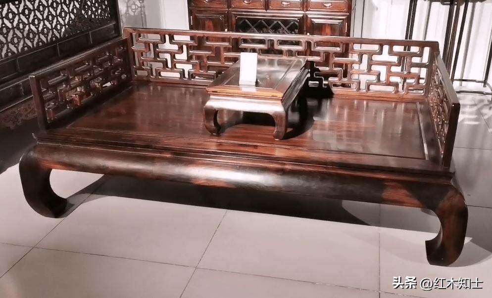 买红木家具后的变化,买回来实木家具味道大怎么办