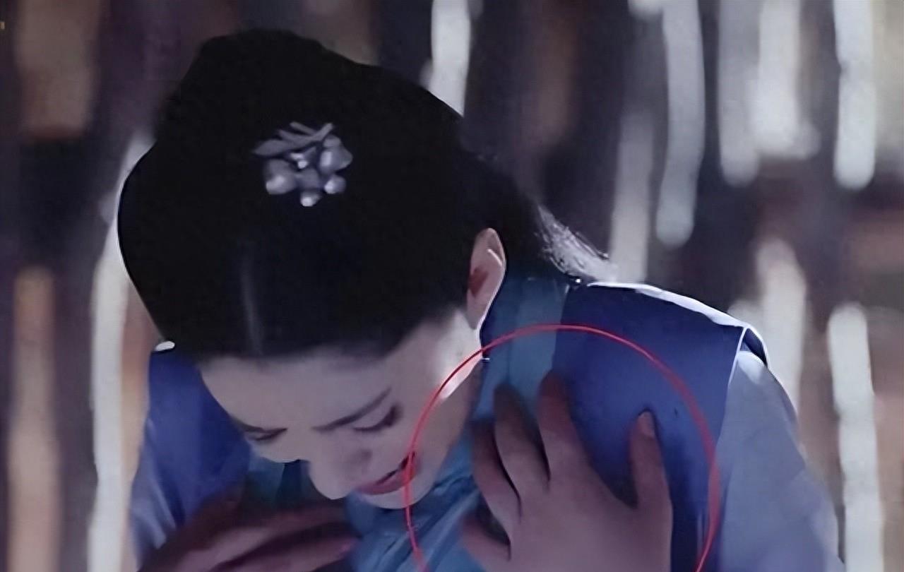 “小丑手”太减分了，这8位女星个个貌美如花，却被手拖后腿