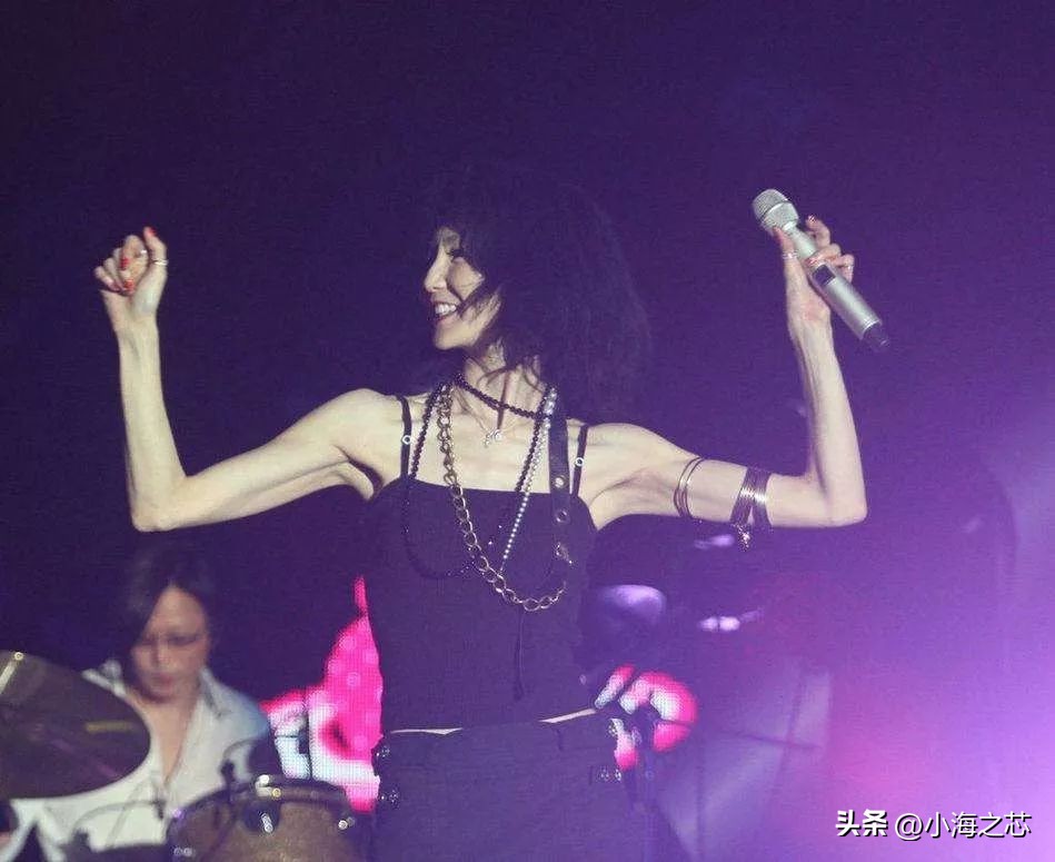 息影18年，58岁张曼玉近况曝光：独居贫民区，不婚无子，活得太飒