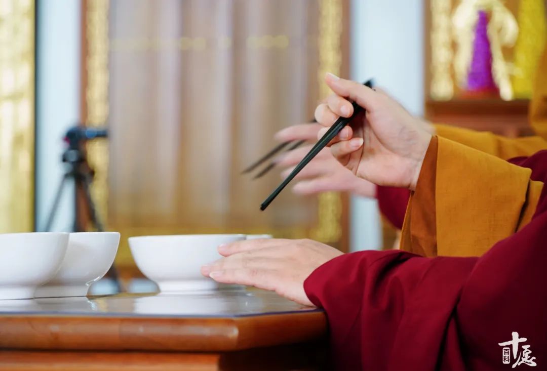 去寺院过门槛有什么讲究,去寺庙吃斋有什么讲究