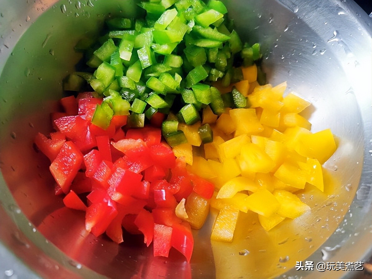 茄子这样做出来口感味道都很棒 (下饭软糯茄子)