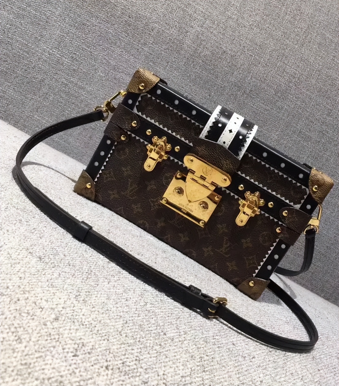 奢侈品鉴定师lv购物袋,奢侈品鉴定lv包包真假免费鉴定