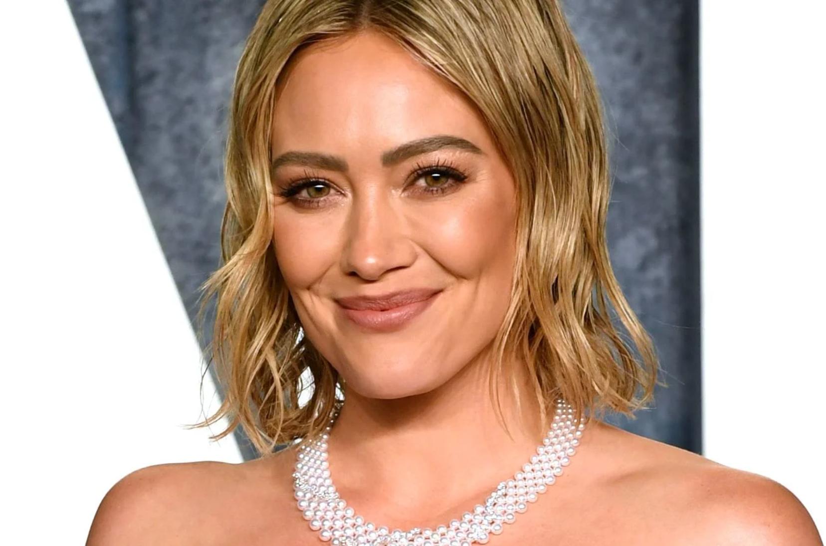 希拉里穿高跟鞋出镜,希拉里最新造型