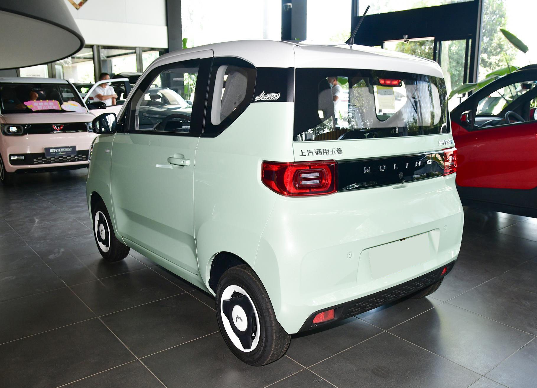 新款宏光miniev四门,宏光miniev2022年度款星空蓝