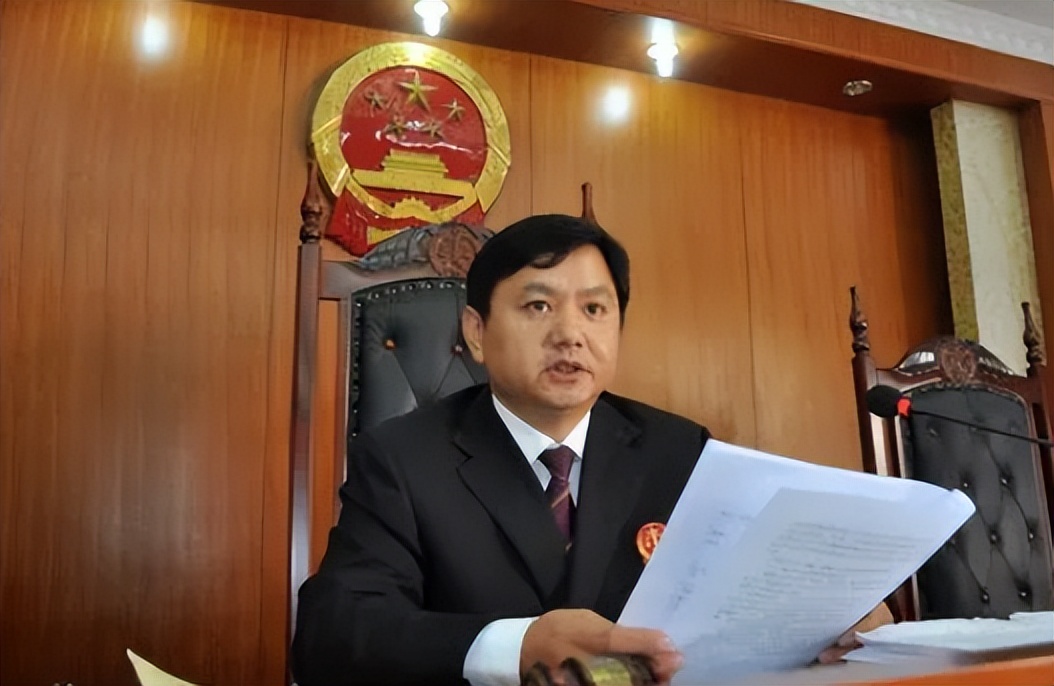 共犯的处罚根据共犯独立性,比较共犯从属理论和共犯独立理论