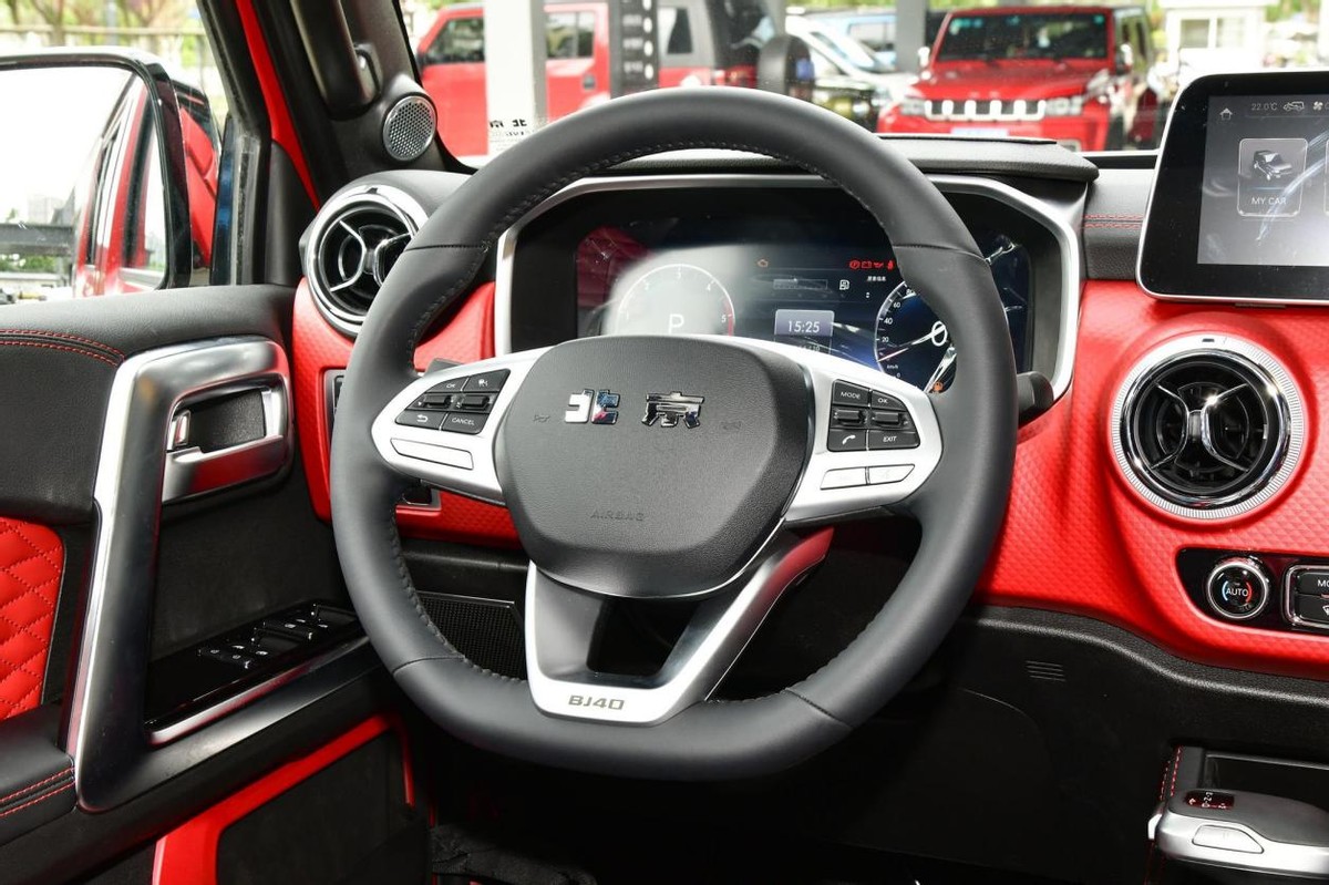 哪一款北京bj40值得入手,最新款北京bj40中配和顶配区别