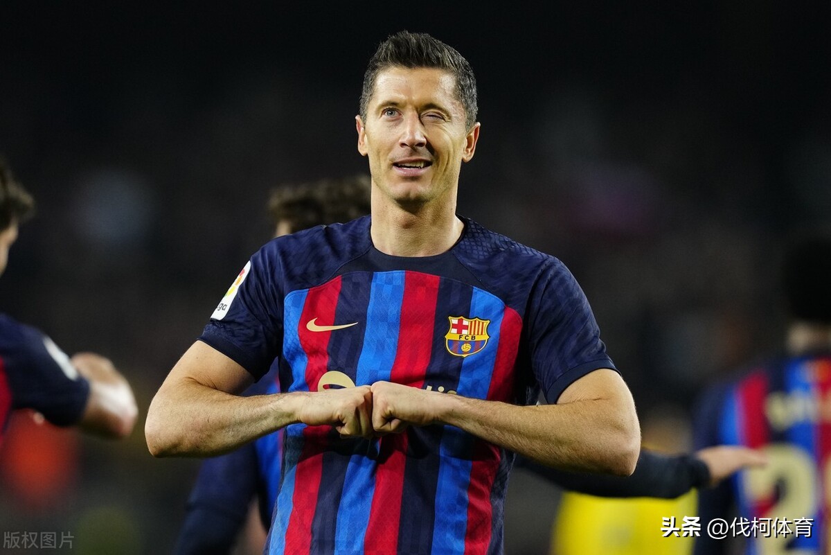 足坛十大神锋之莱万,波兰神锋莱万