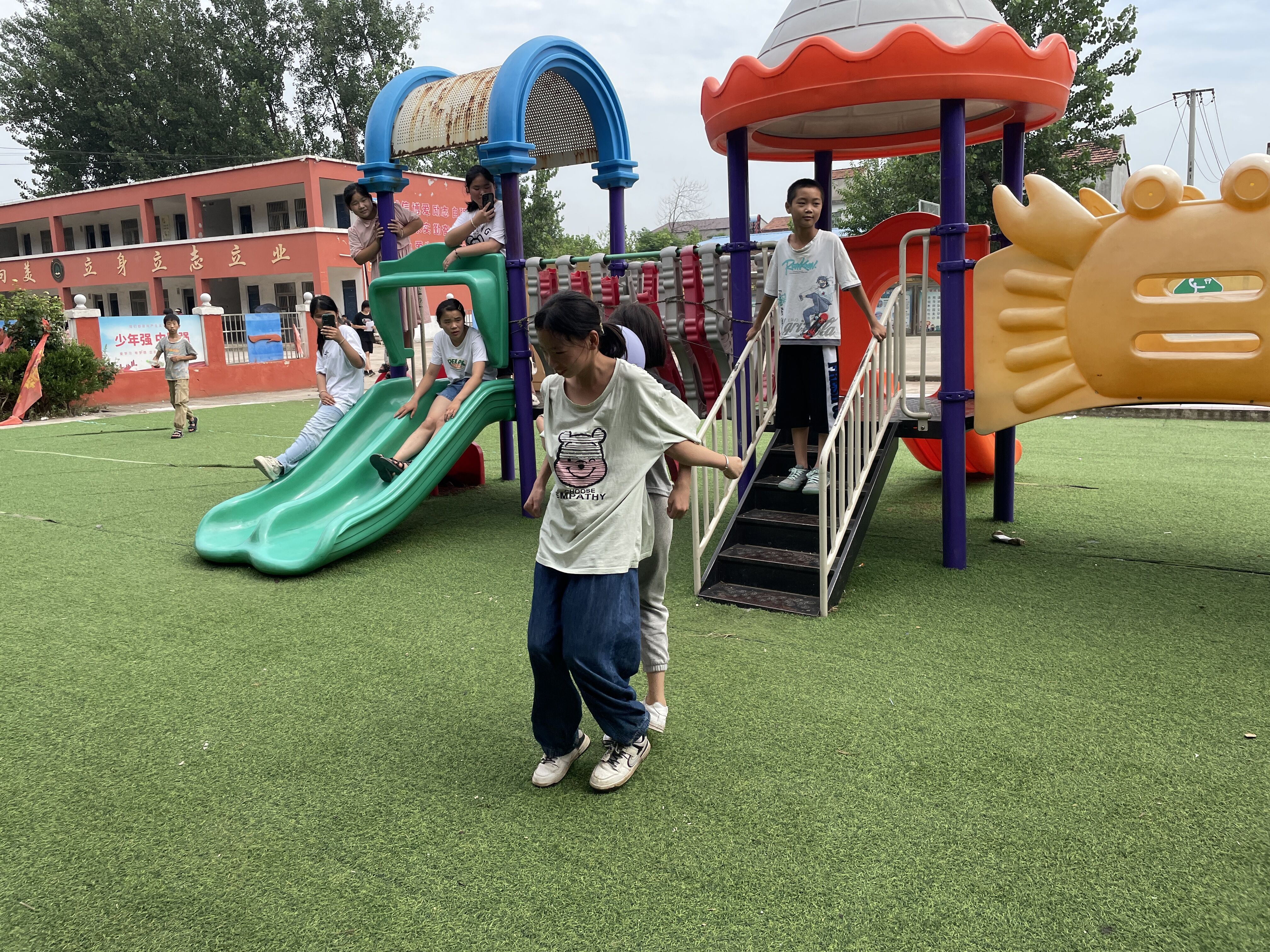 快乐运动，释放天性：苏大学子与乡村儿童共享趣味时光