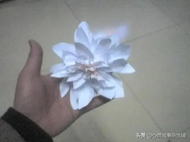 清明插花几朵,捏花花清明节