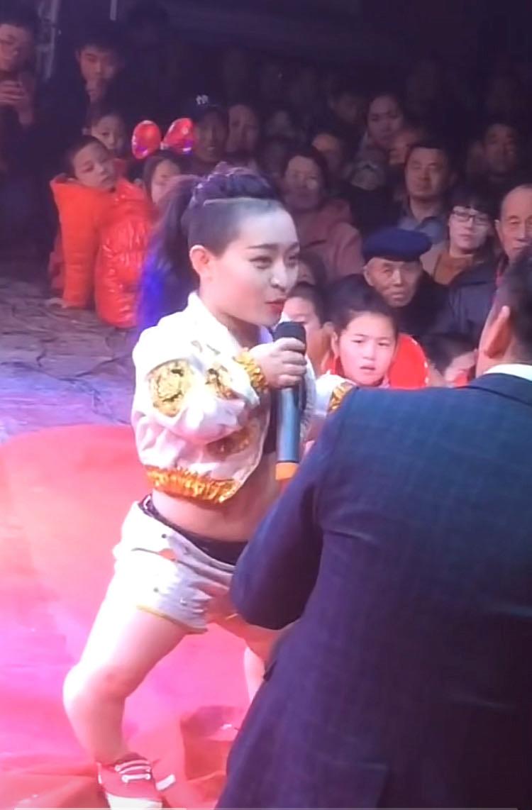 侏儒网红李会娟穿婚纱,侏儒症李会娟抖音