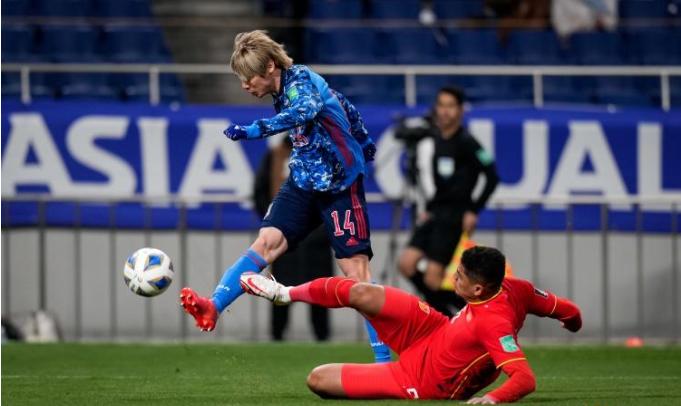 博主：有网友已经发起解散中国足协、中国男足联署*愿请**