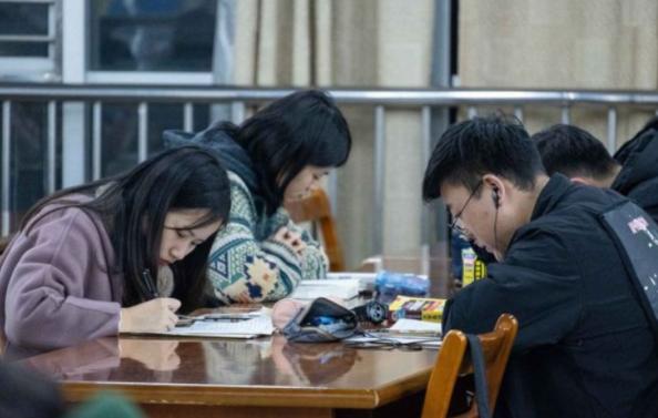 国家线没出来可以联系导师吗,复试线还没出来要联系导师吗