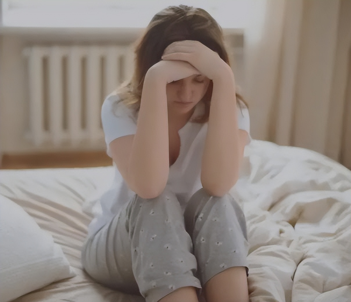 女生来月经流出的血块是什么,经期流出的血块像肉是怎么回事