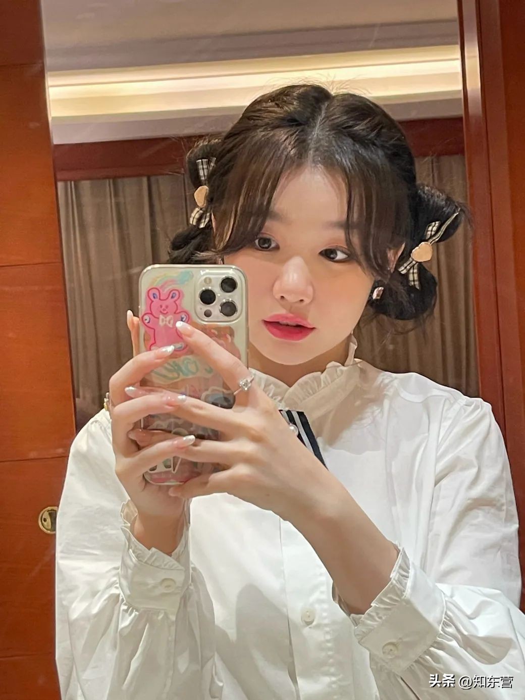 冬天披发好看又显脸小的发型,冬季干净利落减龄的发型