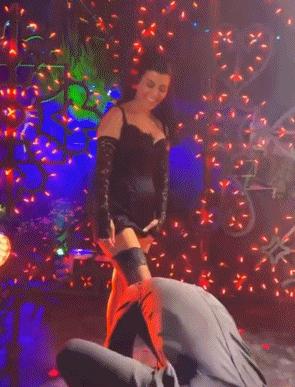 卡戴珊婚礼现场,卡戴珊大姐礼服