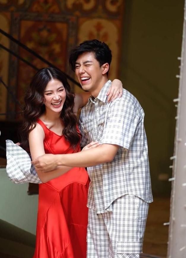 偶像剧照进现实！泰国顶流女星被男演员公开告白，5年友情变爱情