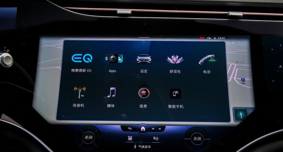 车载大屏简史：恒驰5三联屏凭啥媲美百万奔驰EQS？
