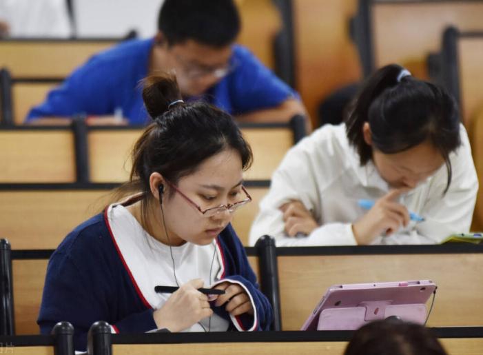 公务员待遇好的八大部门,公务员待遇最好的十个岗位图片