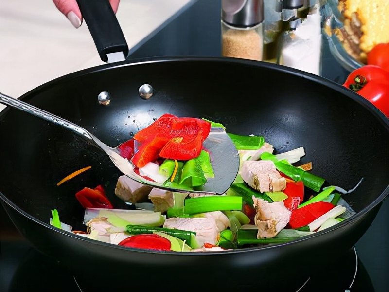 炒菜锅怎么选铁锅不锈钢锅不粘锅,什么锅好用又不粘锅无涂层铁锅