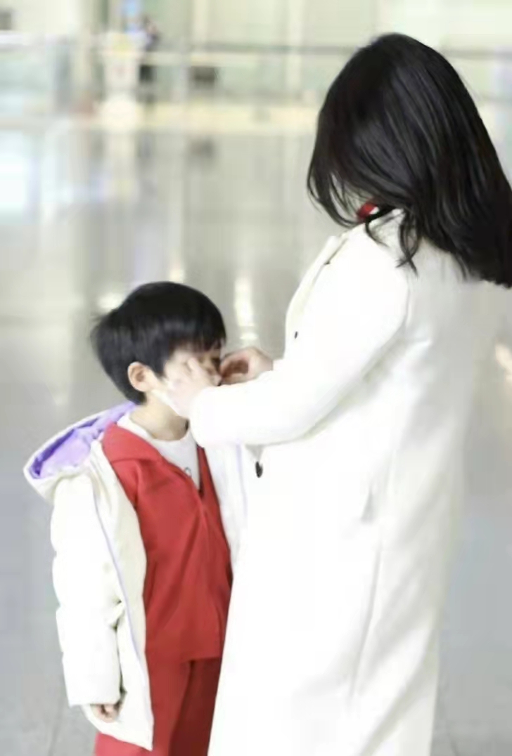 陈妍希谈儿子和小星星,陈妍希小星星现身机场