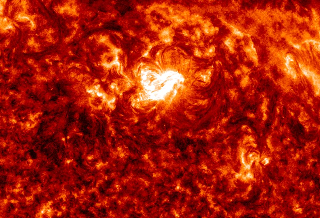 太阳耀斑6月份,超强太阳耀斑爆发影响人类活动