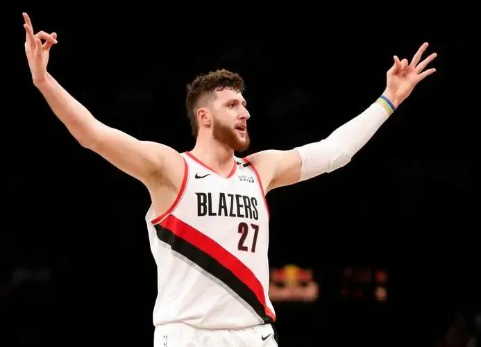 库里右膝未现结构性损伤,库里受伤勇士