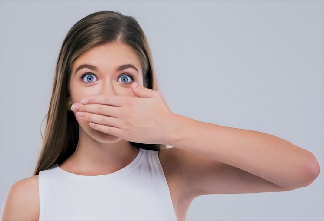 晚上睡觉嘴巴口干缺啥,晚上睡觉嘴巴总发干是真的缺水吗