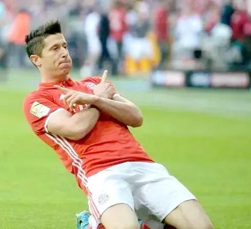 迪马利亚进球庆祝动作有哪些,足球场上那些进球后的庆祝动作