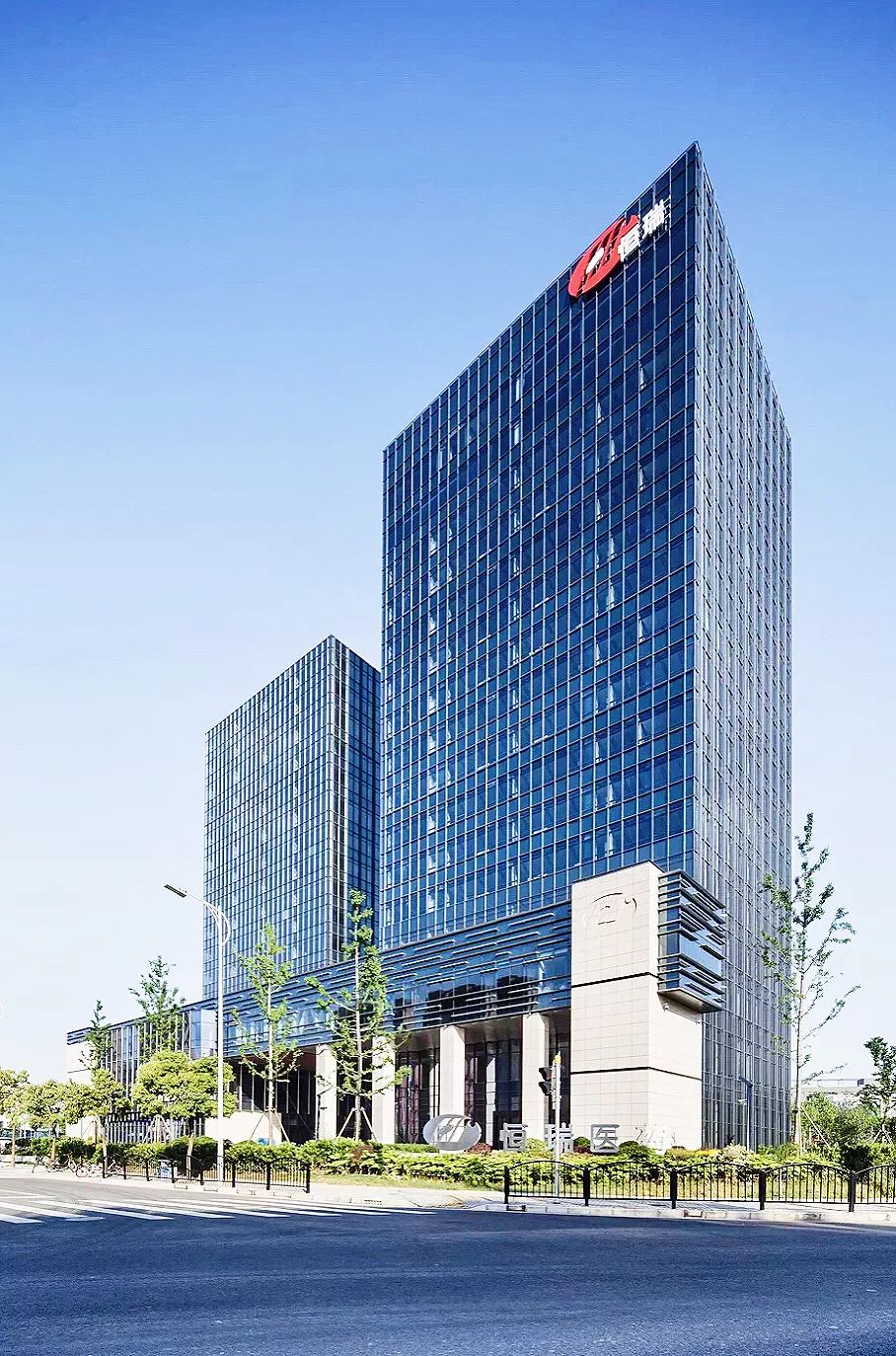 缃楁皬鍒惰嵂涓栫晫绗竴,缃楁皬鍥介檯鍒惰嵂宸ㄥご