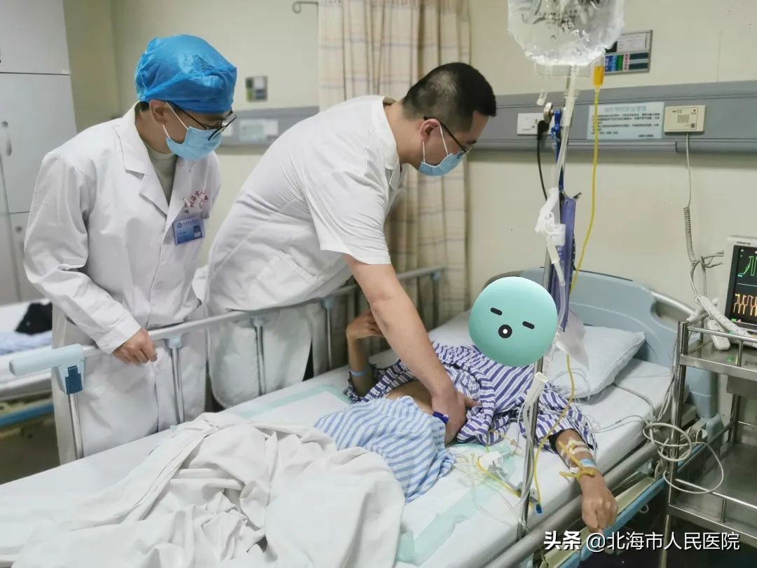 北海一20岁男子骑摩托车摔跤致脾破裂、肾挫伤、频尿血，医生为其微创止血并保住肾脏