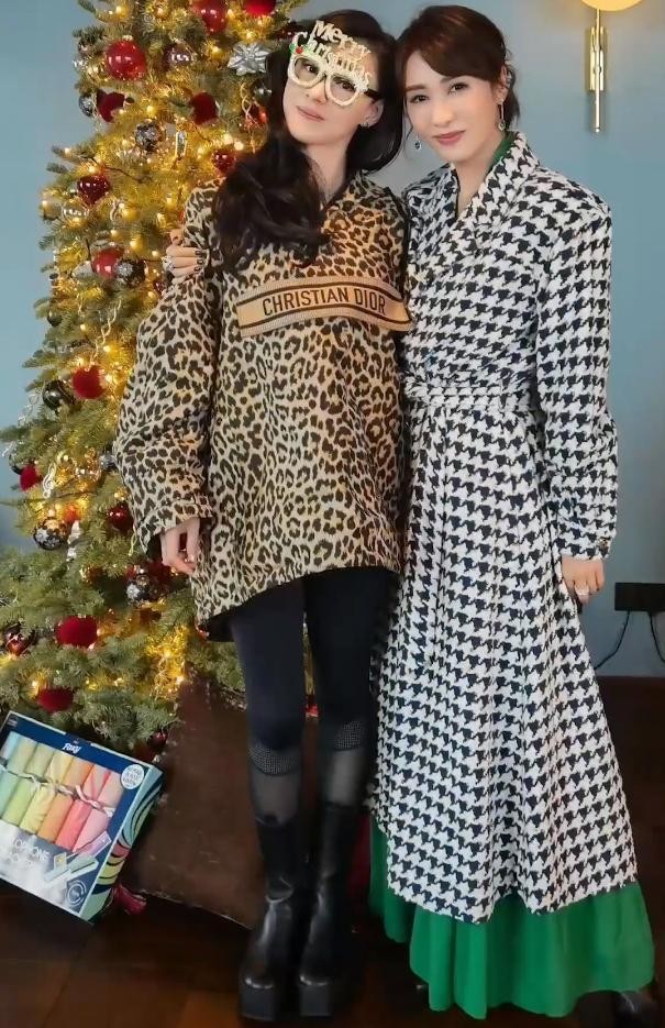 黎姿同框张柏芝，才知道啥叫高级，千鸟格大衣显出贵妇气场