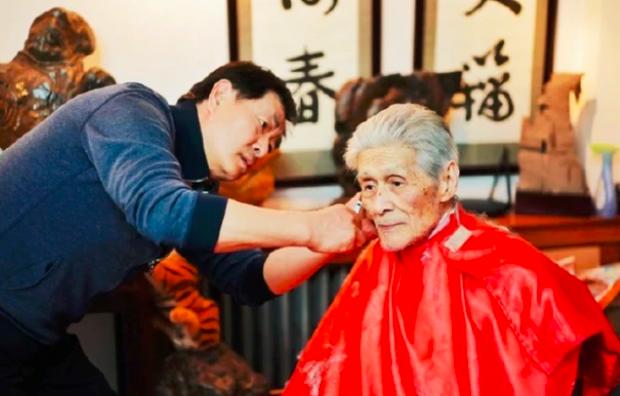 27岁女星意外去世疑吃饭被噎死,这些年因意外死亡的女星