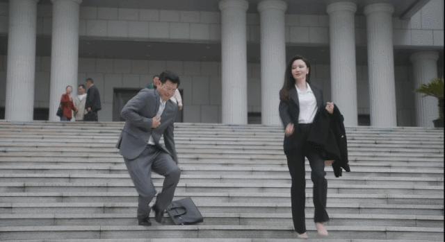 收视破2.1，女主角一出场就牢牢抓住了我眼球，这剧要火了