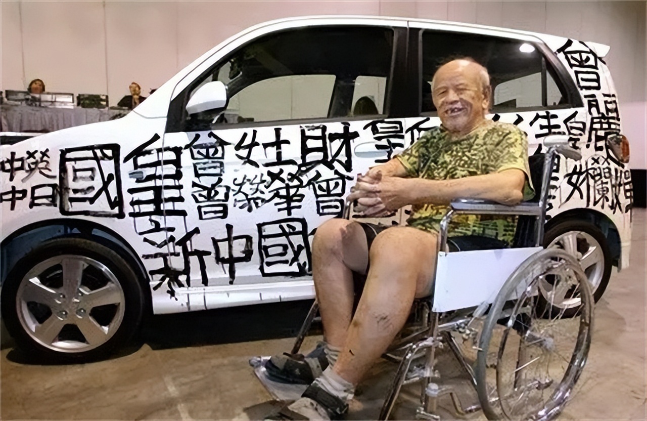 “九龙皇帝”曾灶财：称香港是自家封地，坚持涂鸦宣示主权50多年