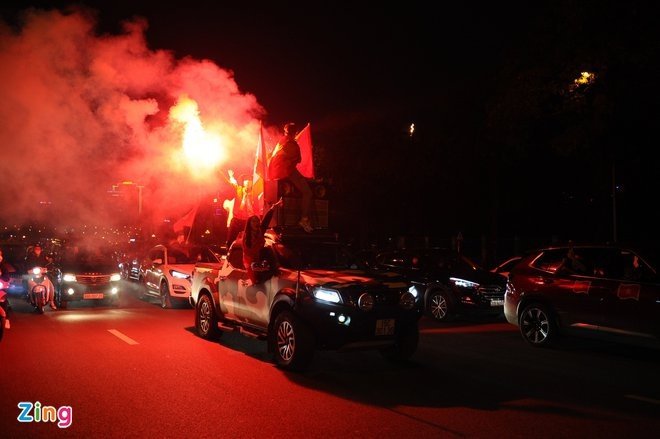 国足惨败越南球迷采访视频,国足越南球迷赛后反应