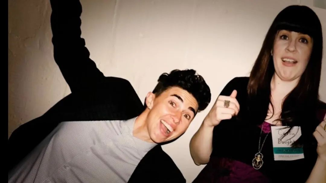 80后女孩记录世界奇葩葬礼，吸粉200万