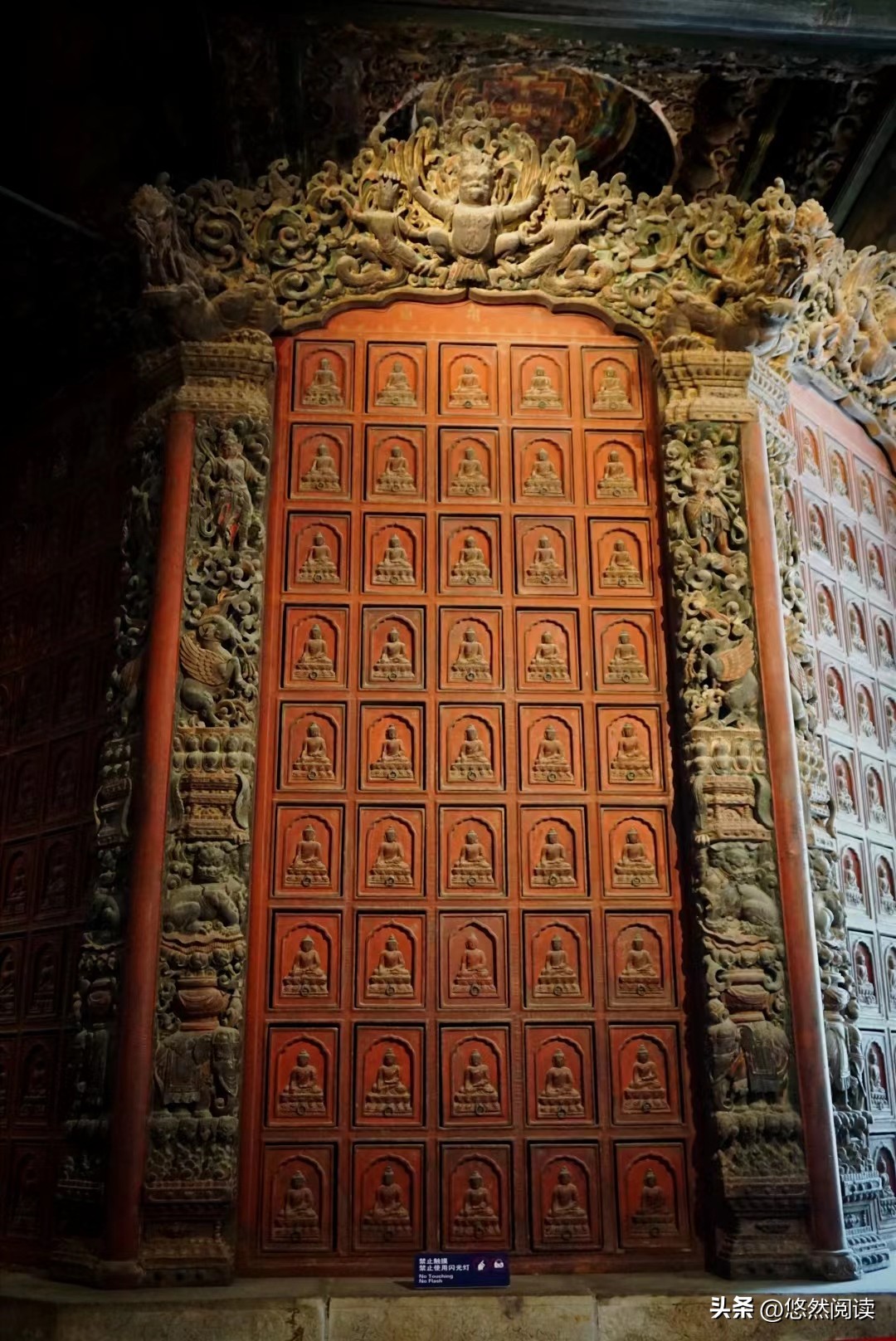 北京文博交流馆（智化寺）内的两个藏经橱