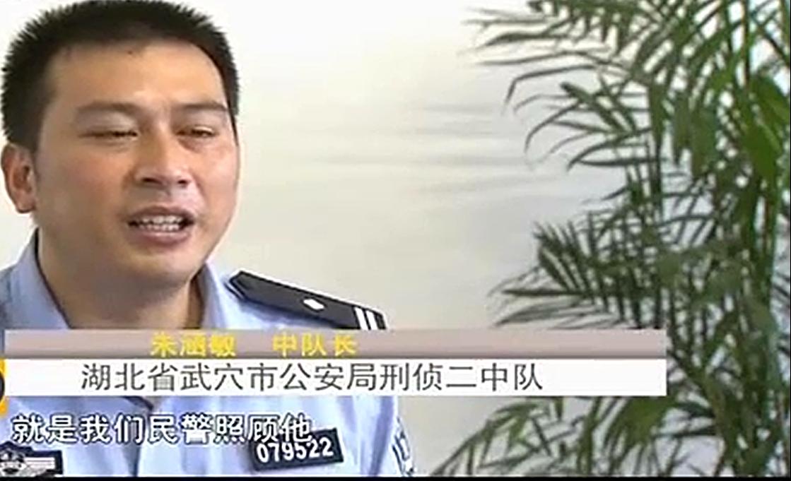 男子杀害前妻后本想*焚自**，结果烧到裆部受不了，跳进水中成功自救