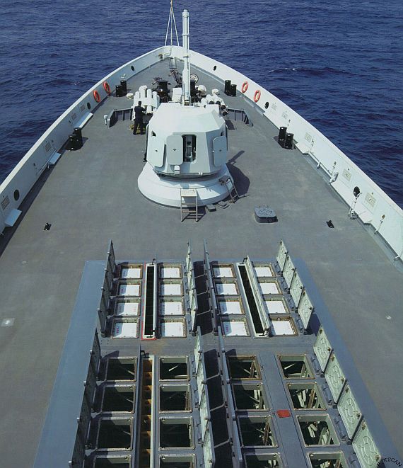 076搭配辽宁舰,076攻击舰和辽宁号尺寸对比