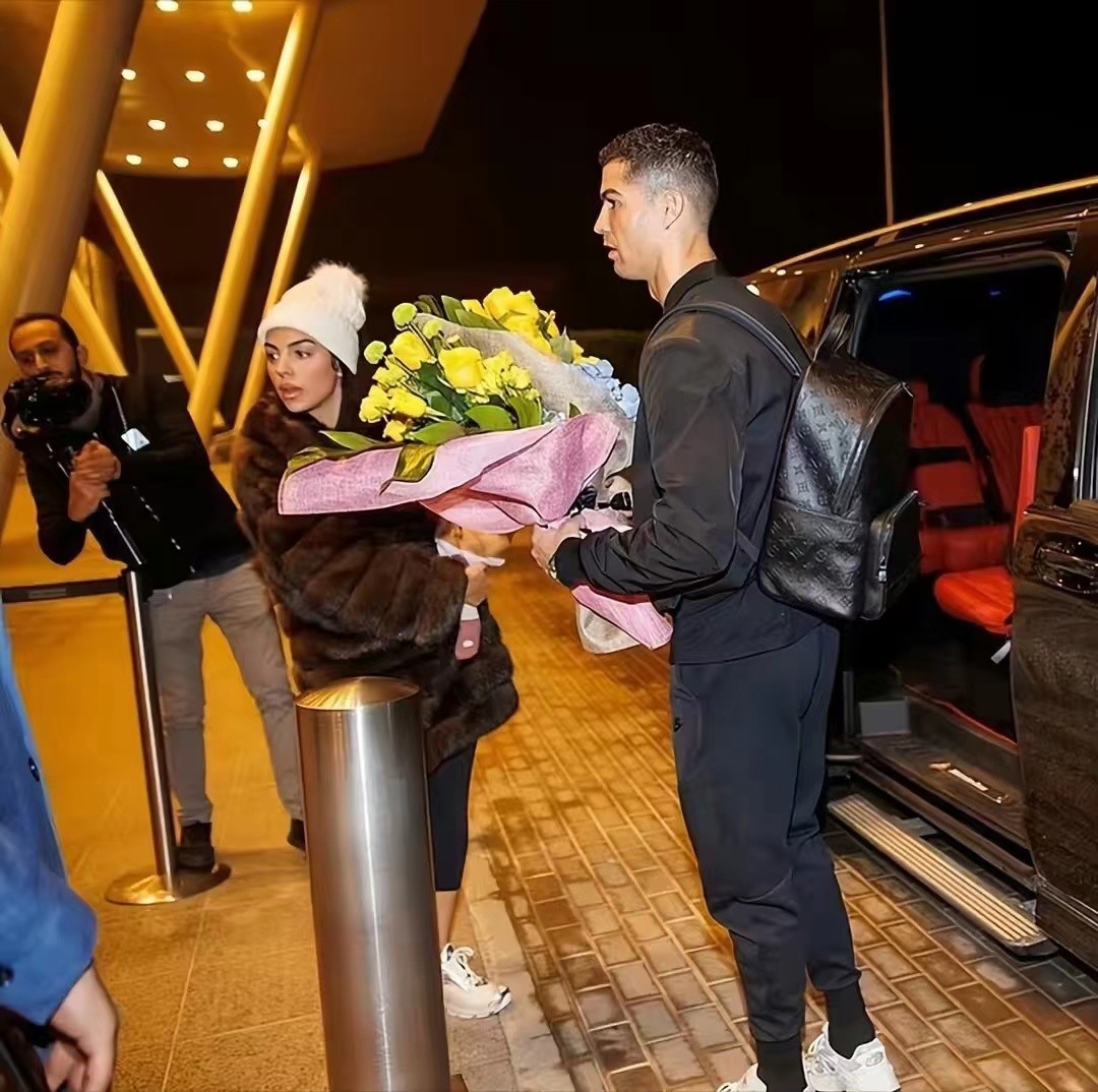 c罗出席乔治娜颁奖典礼,c罗现身乔治娜综艺