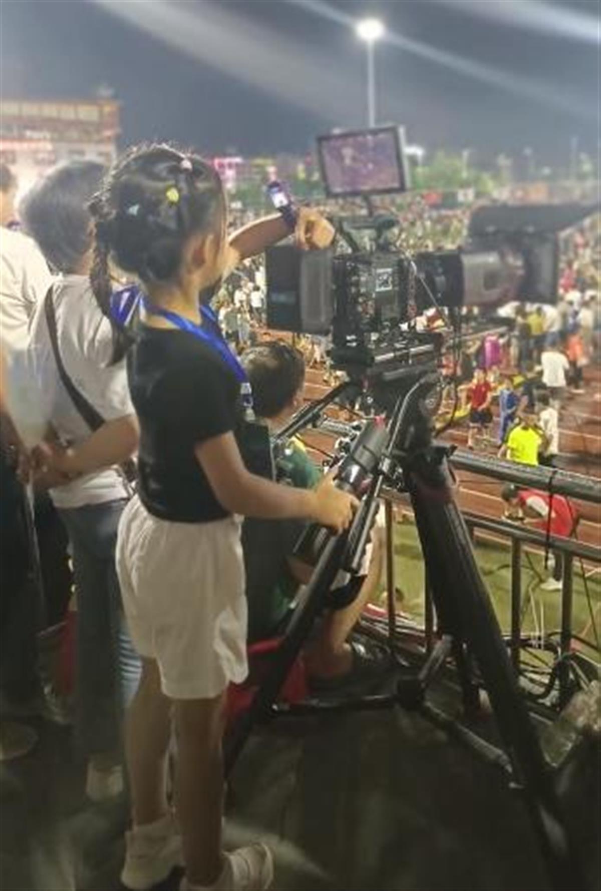 村超小摄影师是哪里人,村超5岁摄影师