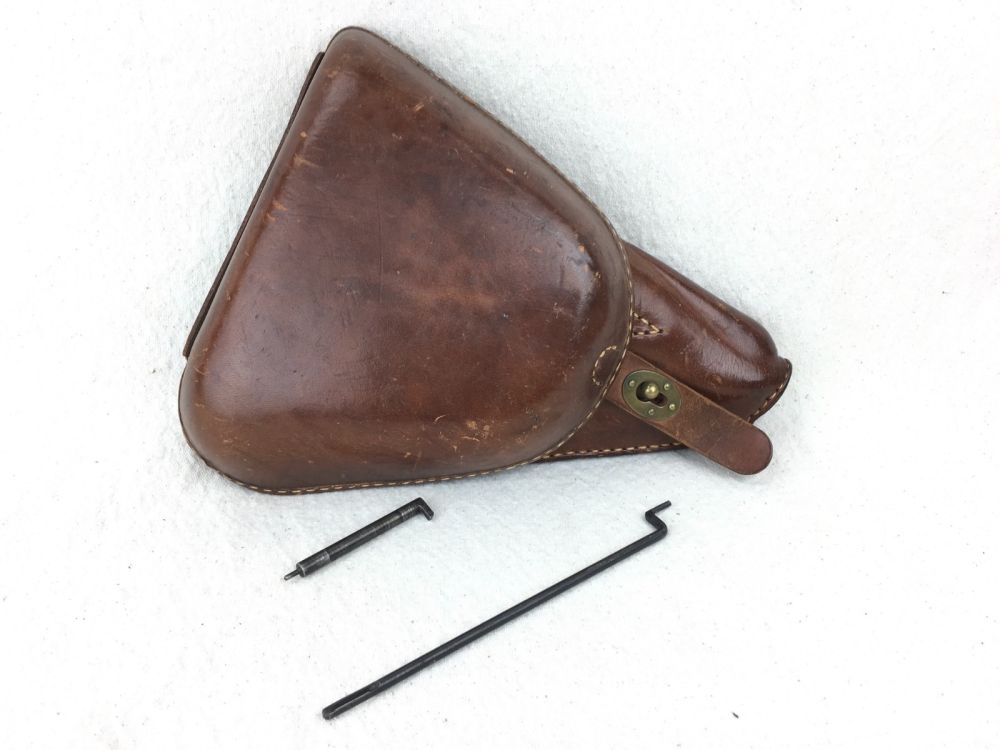 自杀都费劲的枪！日本手枪界的卧龙凤雏，南部十四式和他的兄弟