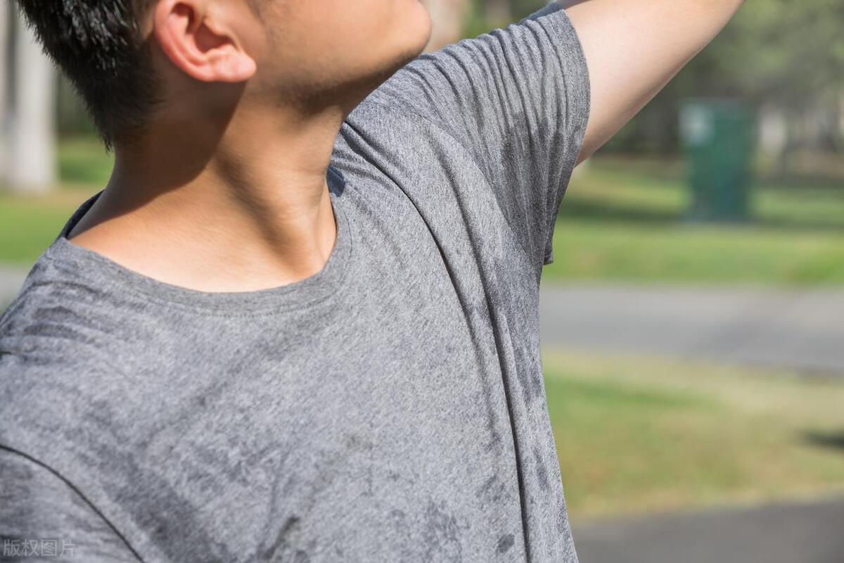 我30岁，男性，保安，*处私**总是湿漉漉的，这是为啥？