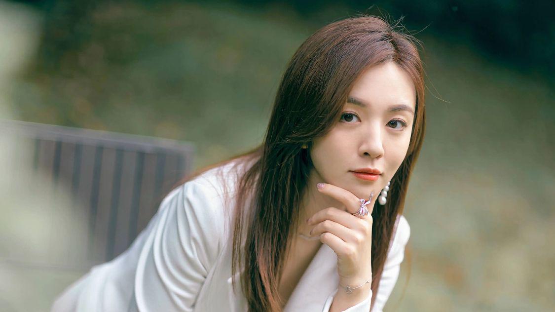 假借拍戏之名公然“揩油”,摸胸、抓臀、脱外衣,该管管了