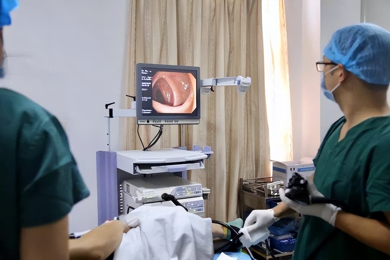 有男医生给女性做肠镜吗,做肠镜难为情吗