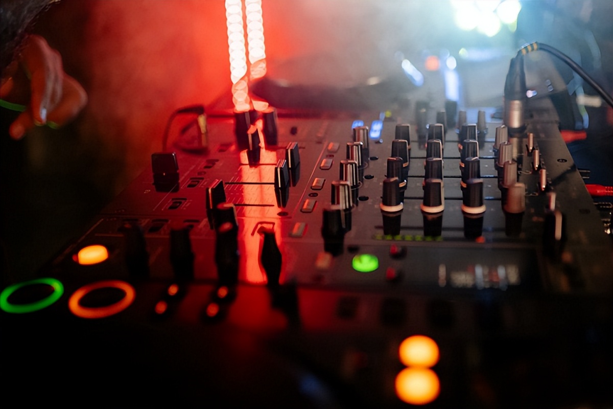 入驻京东自营还是旗舰店好,入驻京东自营需要多少销售额