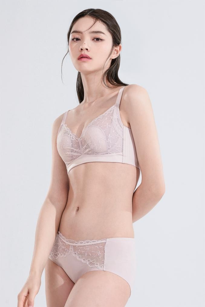 舒适无痕的消费观念，好像拖了大胸女孩精致内衣的后腿？