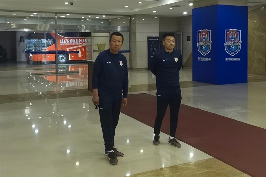 崔康熙三拳庆祝原视频,崔康熙首秀